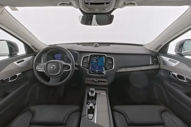 Volvo XC90 din 2023 cu 24.940 km - oferta VOL173891 - foto 4