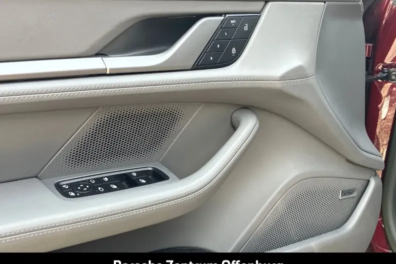 Porsche Taycan din 2022 cu 49.605 km - oferta POR173892 - foto 18