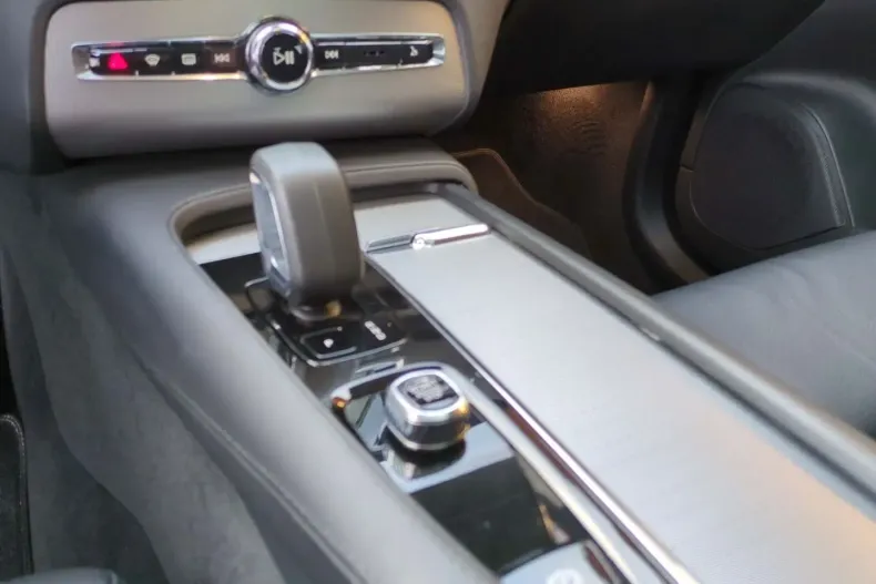 Volvo XC90 din 2022 cu 48.800 km - oferta VOL173896 - foto 23