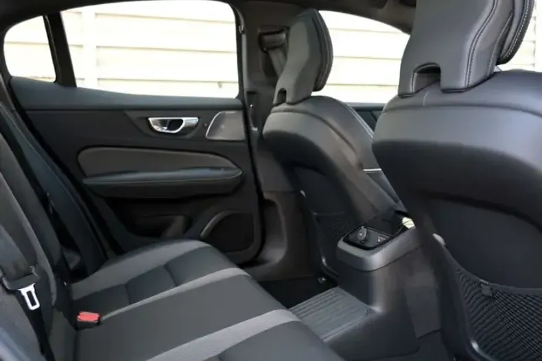 Volvo S60 din 2024 cu 23.000 km - oferta VOL173904 - foto 11