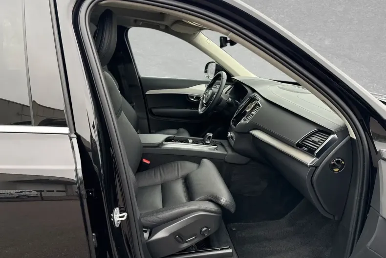 Volvo XC90 din 2023 cu 30.000 km - oferta VOL173906 - foto 4