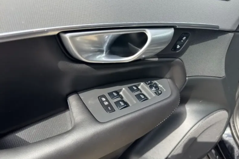 Volvo XC90 din 2024 cu 25.347 km - oferta VOL173911 - foto 11