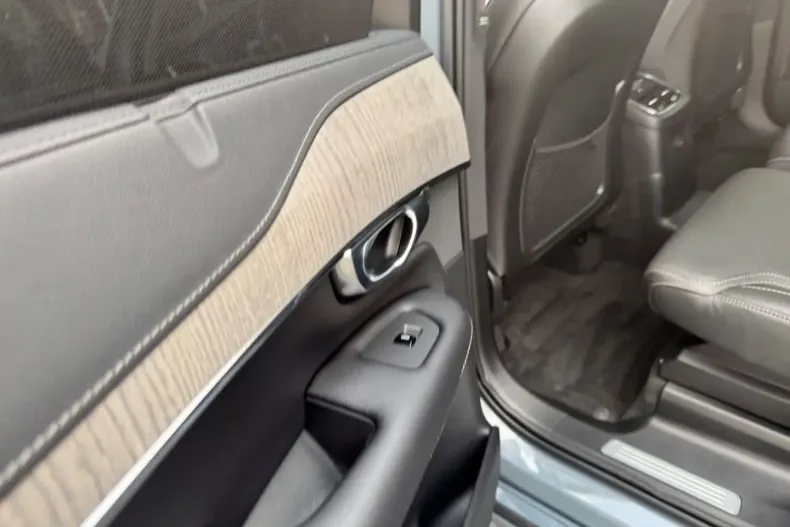 Volvo XC90 din 2022 cu 39.987 km - oferta VOL173912 - foto 12