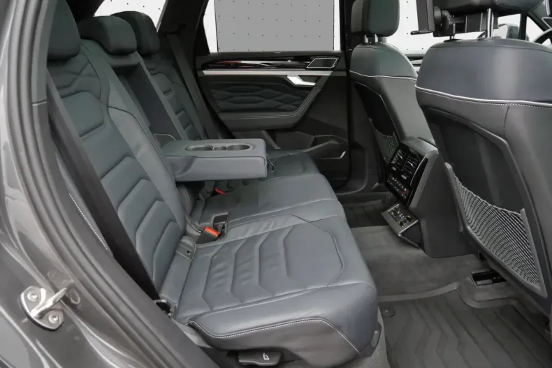 Volkswagen Touareg din 2024 cu 48.900 km - oferta VOL173931 - foto 16