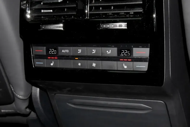 Volkswagen Touareg din 2022 cu 75.154 km - oferta VOL173933 - foto 14