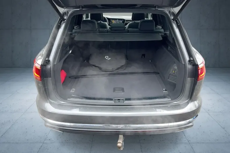 Volkswagen Touareg din 2022 cu 74.844 km - oferta VOL173934 - foto 14