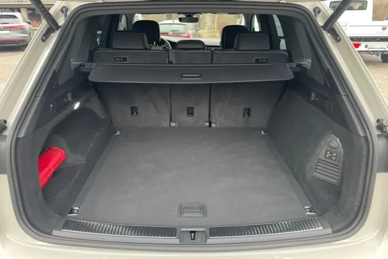 Volkswagen Touareg din 2025 cu 37.084 km - oferta VOL173935 - foto 17