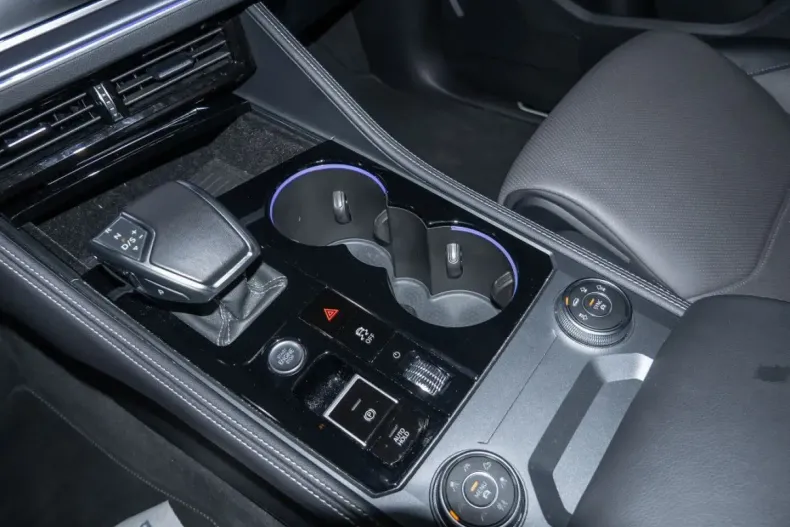 Volkswagen Touareg din 2024 cu 22.971 km - oferta VOL173936 - foto 14