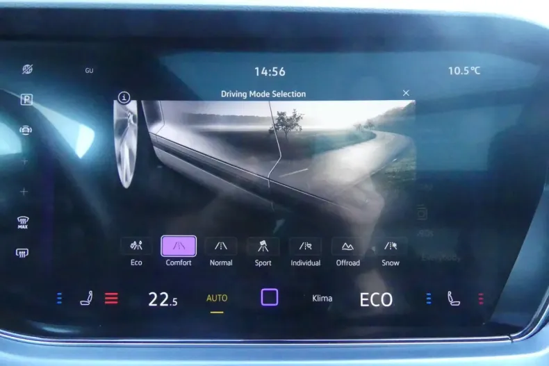 Volkswagen Touareg din 2024 cu 45.025 km - oferta VOL173939 - foto 17