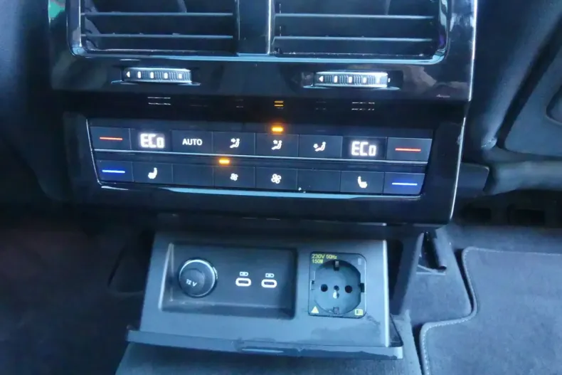 Volkswagen Touareg din 2024 cu 45.025 km - oferta VOL173939 - foto 25