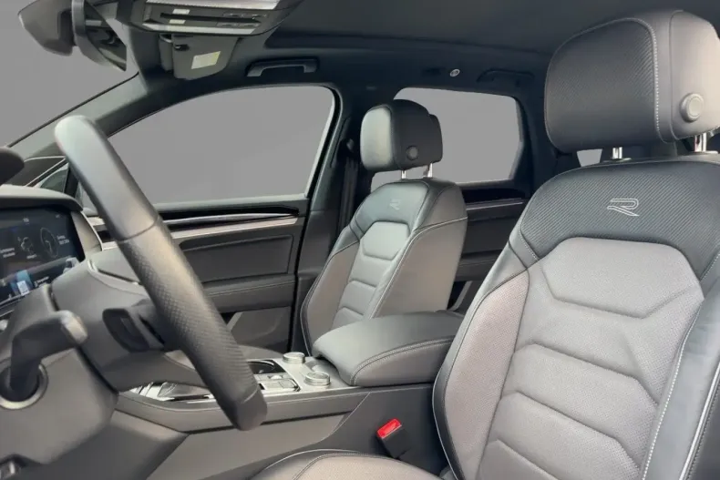 Volkswagen Touareg din 2022 cu 33.179 km - oferta VOL173940 - foto 6