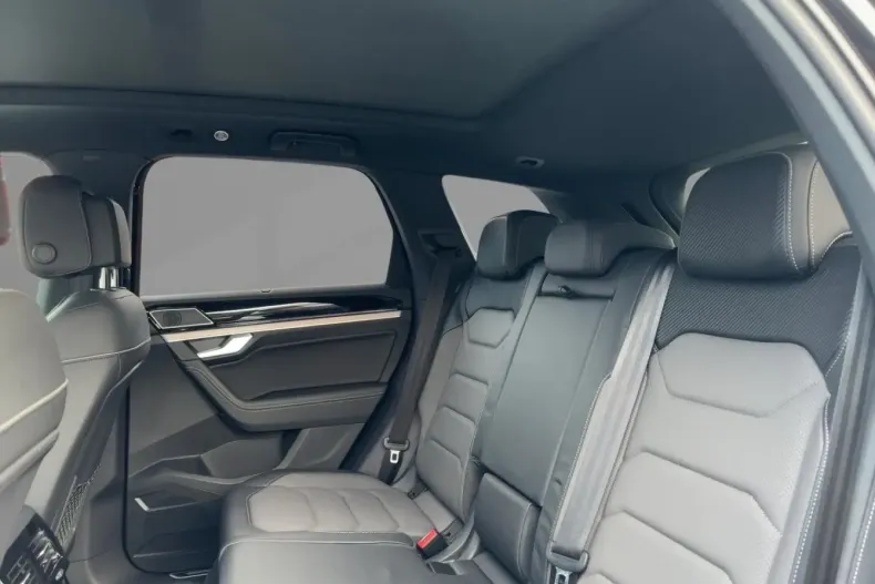 Volkswagen Touareg din 2022 cu 33.179 km - oferta VOL173940 - foto 7