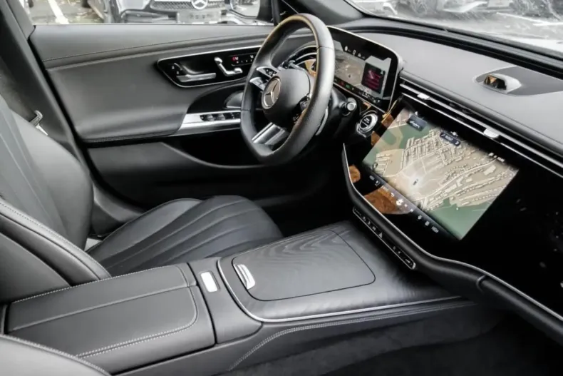 Mercedes-Benz E 300 din 2023 cu 4.532 km - oferta MER173958 - foto 3