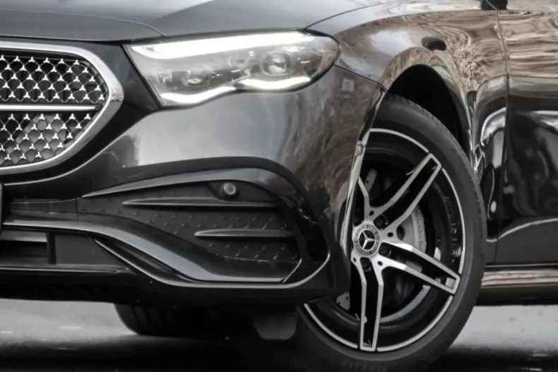 Mercedes-Benz E 300 din 2023 cu 4.532 km - oferta MER173958 - foto 5