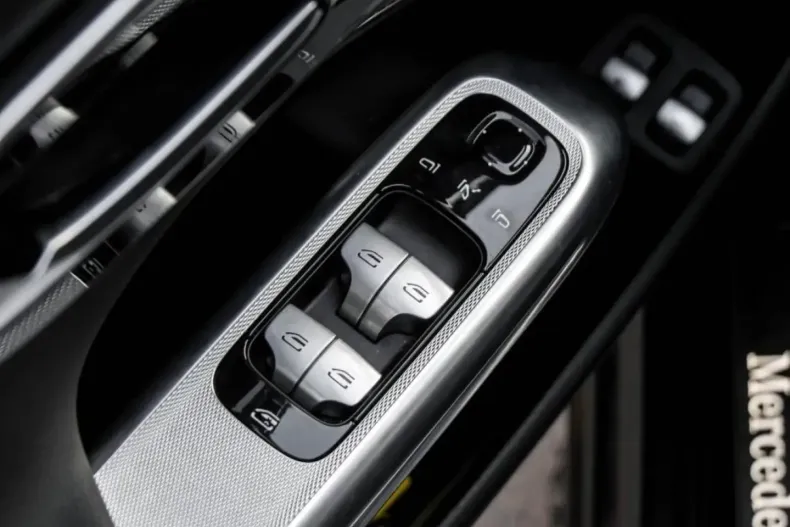 Mercedes-Benz E 300 din 2023 cu 4.532 km - oferta MER173958 - foto 14