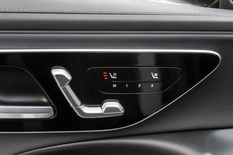 Mercedes-Benz E 300 din 2023 cu 4.532 km - oferta MER173958 - foto 15