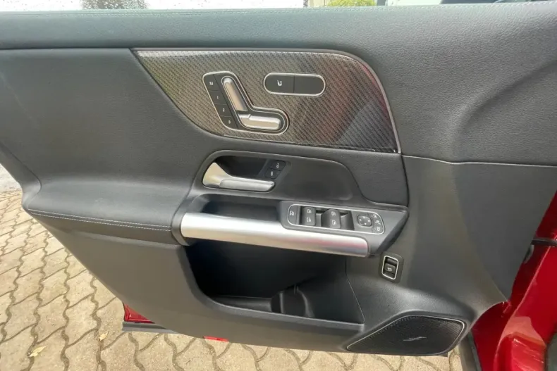 Mercedes-Benz GLA 220 din 2023 cu 39.300 km - oferta MER173975 - foto 24