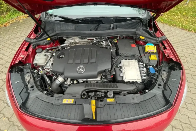 Mercedes-Benz GLA 220 din 2023 cu 39.300 km - oferta MER173975 - foto 44