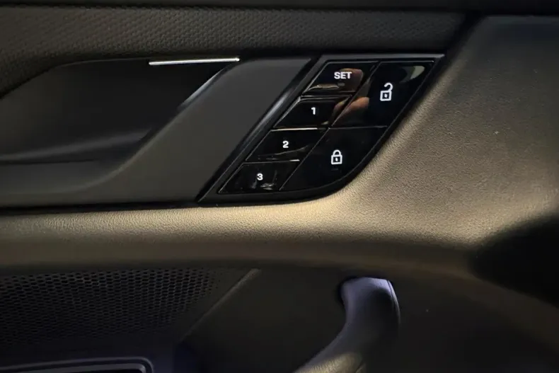 Porsche Taycan din 2021 cu 39.000 km - oferta POR173986 - foto 12