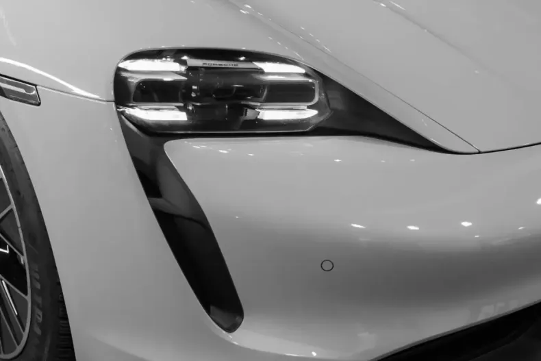 Porsche Taycan din 2022 cu 45.231 km - oferta POR173988 - foto 1