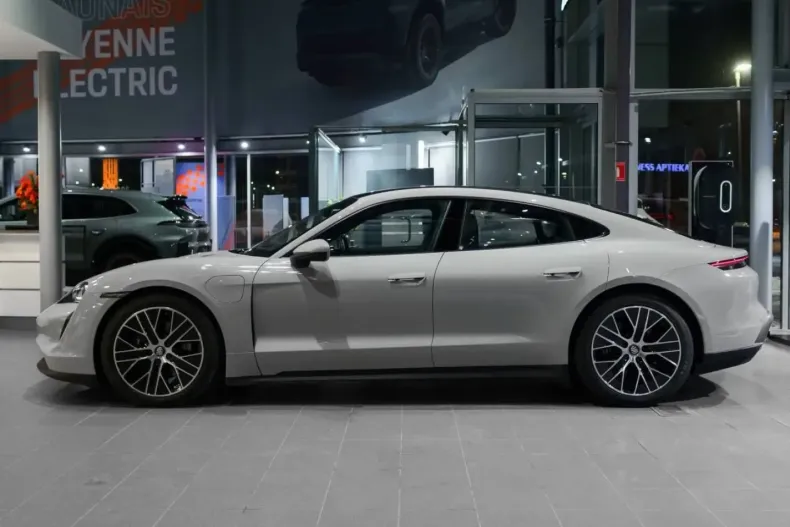 Porsche Taycan din 2022 cu 45.231 km - oferta POR173988 - foto 4