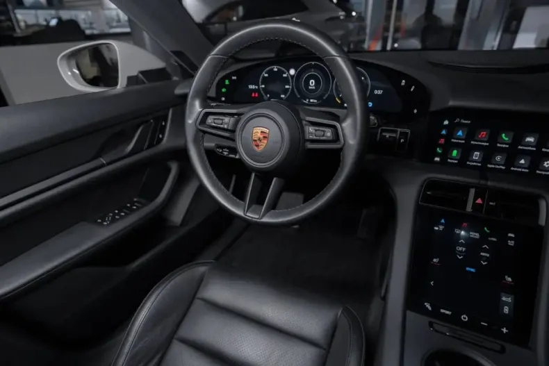 Porsche Taycan din 2022 cu 45.231 km - oferta POR173988 - foto 6