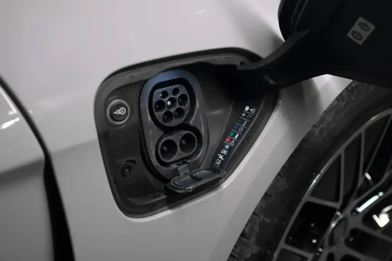 Porsche Taycan din 2022 cu 45.231 km - oferta POR173988 - foto 31