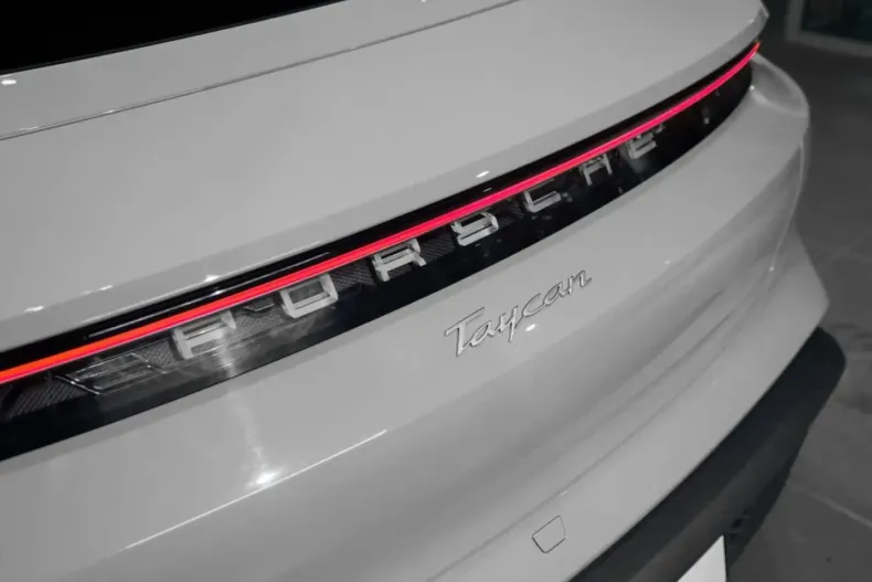 Porsche Taycan din 2022 cu 45.231 km - oferta POR173988 - foto 38