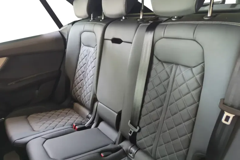 Audi Q8 din 2025 cu 1.000 km - oferta AUD173992 - foto 9