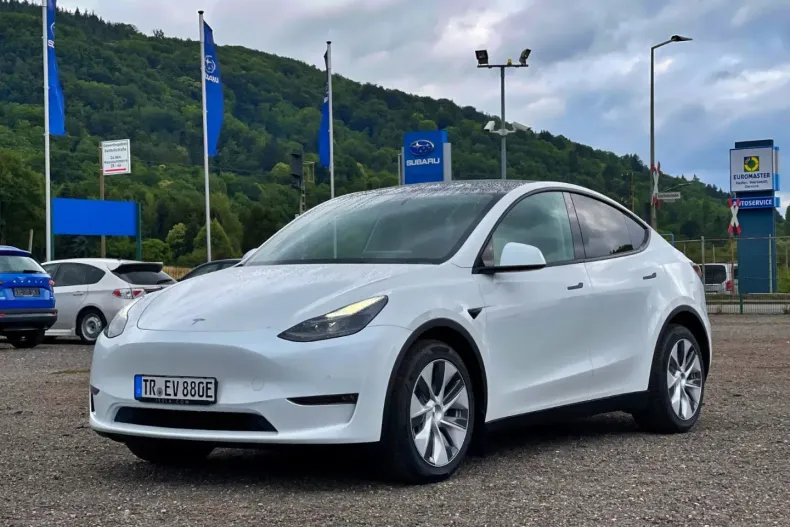 Tesla Model Y din 2023 cu 57.950 km - oferta TES173997 - foto 1