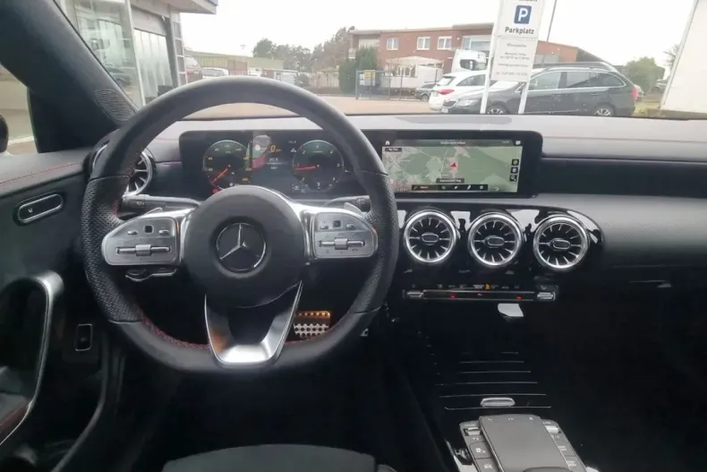 Mercedes-Benz CLA 200 din 2023 cu 4.641 km - oferta MER173998 - foto 8