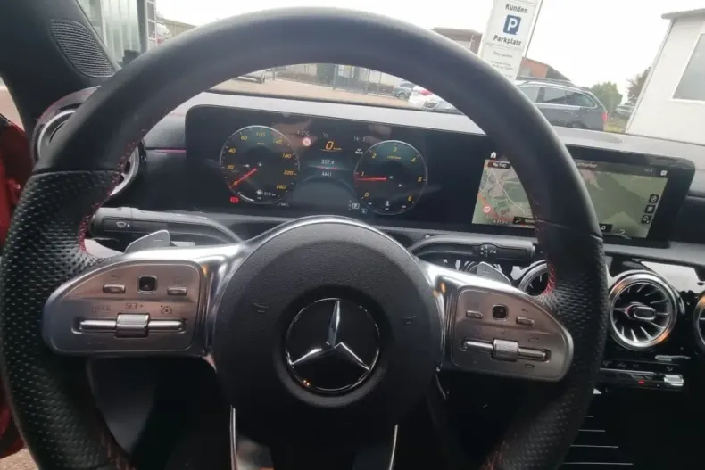 Mercedes-Benz CLA 200 din 2023 cu 4.641 km - oferta MER173998 - foto 9