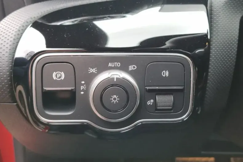 Mercedes-Benz CLA 200 din 2023 cu 4.641 km - oferta MER173998 - foto 12