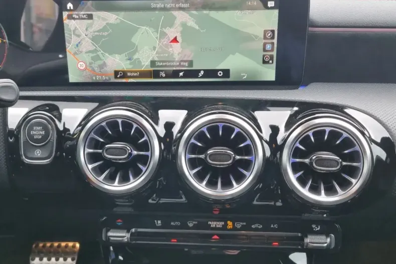 Mercedes-Benz CLA 200 din 2023 cu 4.641 km - oferta MER173998 - foto 13