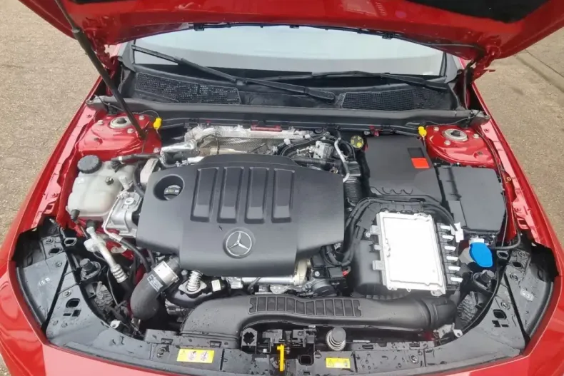 Mercedes-Benz CLA 200 din 2023 cu 4.641 km - oferta MER173998 - foto 16