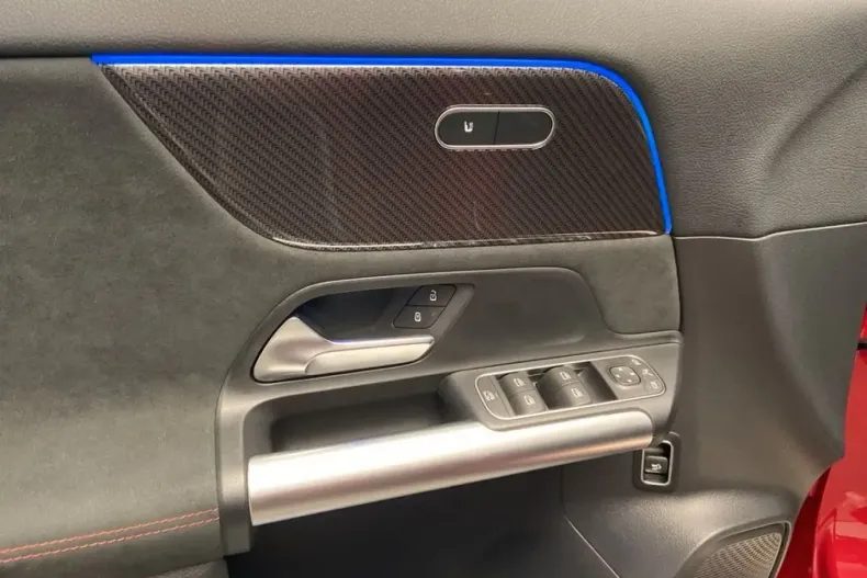 Mercedes-Benz GLA 200 din 2024 cu 12.284 km - oferta MER173999 - foto 20