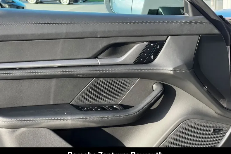 Porsche Taycan din 2024 cu 28.900 km - oferta POR174005 - foto 24