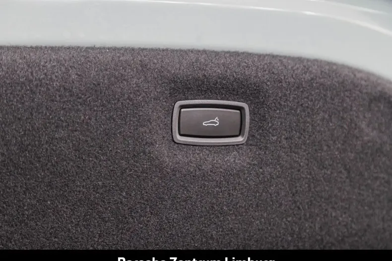 Porsche Taycan din 2024 cu 11.200 km - oferta POR174007 - foto 10