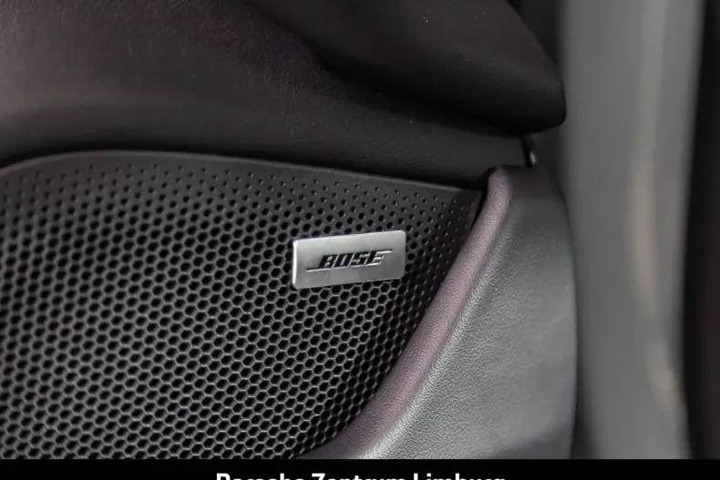 Porsche Taycan din 2024 cu 11.200 km - oferta POR174007 - foto 12