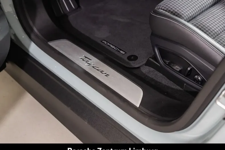 Porsche Taycan din 2024 cu 11.200 km - oferta POR174007 - foto 18