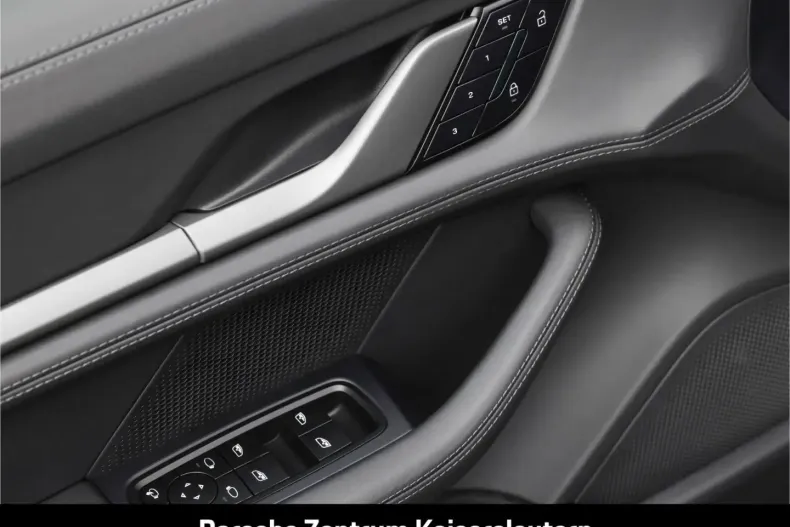 Porsche Taycan din 2024 cu 16.900 km - oferta POR174009 - foto 17