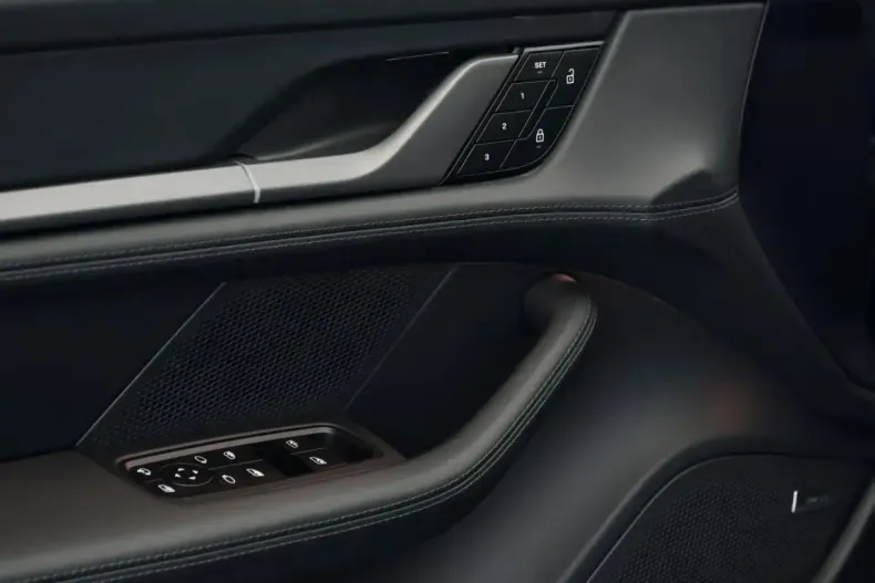 Porsche Taycan din 2024 cu 15.919 km - oferta POR174011 - foto 16