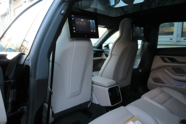 Porsche Taycan din 2024 cu 4.000 km - oferta POR174014 - foto 1