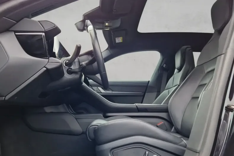 Porsche Taycan din 2024 cu 46.560 km - oferta POR174015 - foto 8