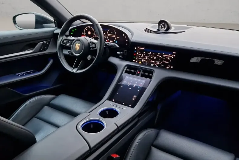 Porsche Taycan din 2024 cu 46.560 km - oferta POR174015 - foto 11