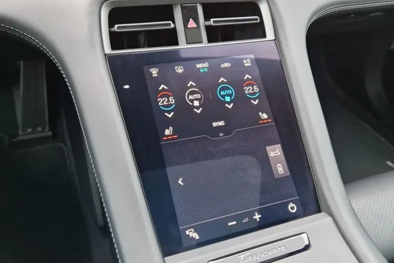 Porsche Taycan din 2024 cu 46.560 km - oferta POR174015 - foto 13