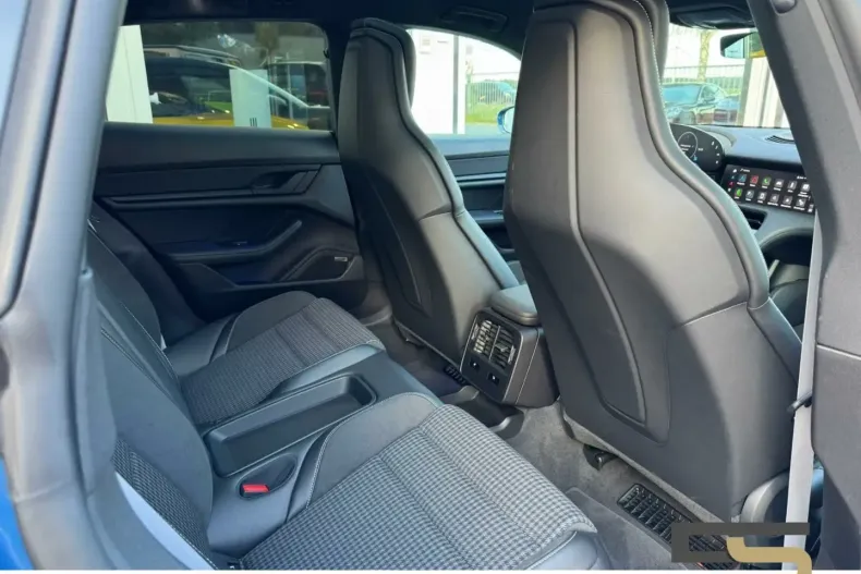 Porsche Taycan din 2024 cu 23.508 km - oferta POR174017 - foto 22