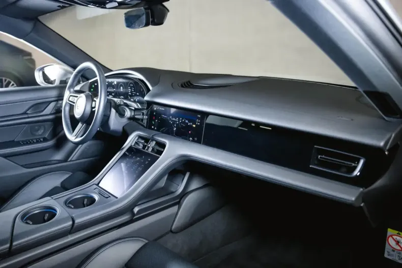 Porsche Taycan din 2024 cu 16.900 km - oferta POR174019 - foto 16