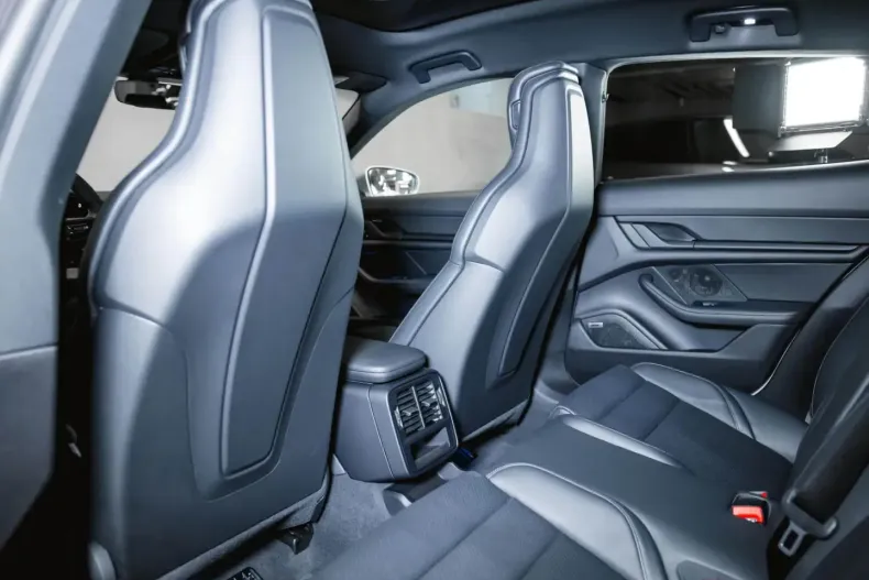 Porsche Taycan din 2024 cu 16.900 km - oferta POR174019 - foto 21