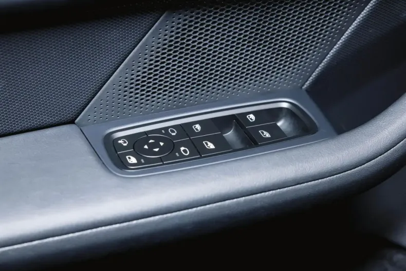 Porsche Taycan din 2024 cu 16.900 km - oferta POR174019 - foto 22